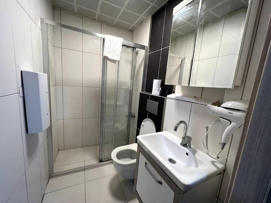 Basement Floor, Konforlu, Ferah, Genis 1+1 '24' Daire *